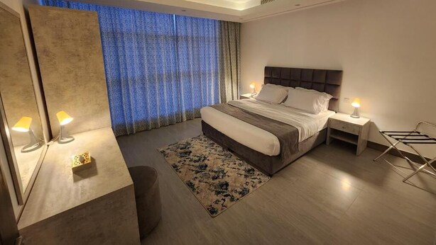 In-room safe, blackout curtains, soundproofing, iron/ironing board - Gardenia Park Quraish hotel (Jeddah)