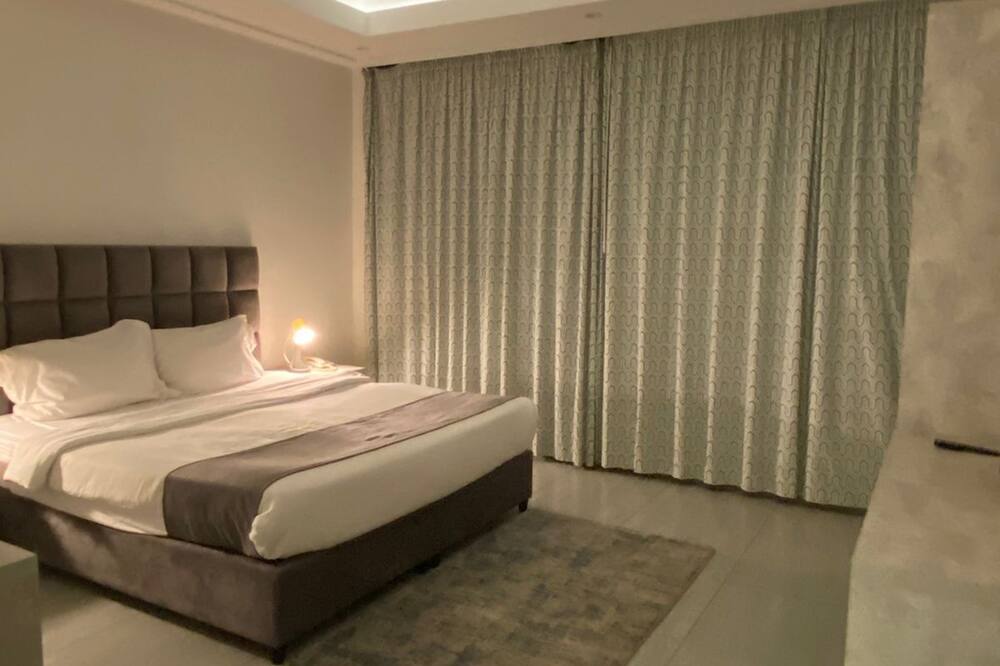 GREEN LEAF HOTEL