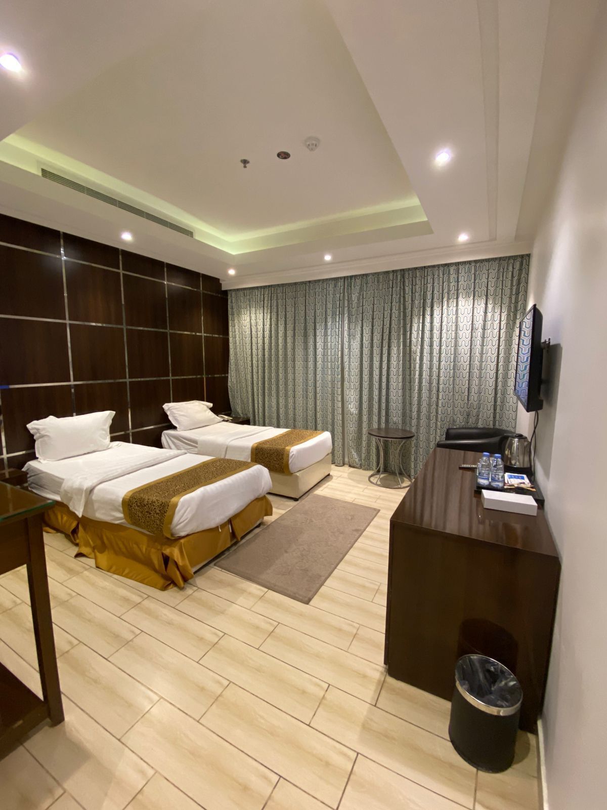 Caja de seguridad en la habitación y cortinas blackout 