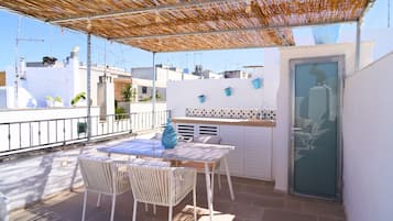 Deluxe House, City View | Outdoor dining