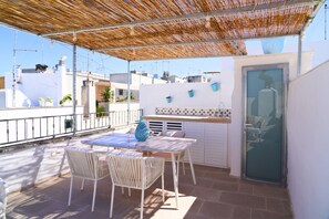 Maison Deluxe, vue ville | Restauration extérieure