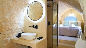 Cortinas blackout, tabla de planchar con plancha y wifi gratis