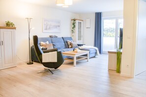 TV, stereo - Coastal berth - KÜSTE33/14 - Sauna. Balcony. Family-friendly. (Tossens)
