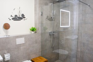Shower, hair dryer - Coastal berth - KÜSTE33/14 - Sauna. Balcony. Family-friendly. (Tossens)