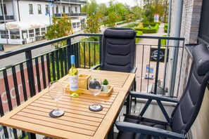 Outdoor dining - Coastal berth - KÜSTE33/14 - Sauna. Balcony. Family-friendly. (Tossens)