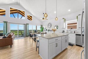 Interior - 5 Bdrm, LazyRiver, Indoor/outdoor Pools (Kimberling City)