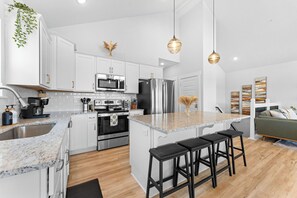 Fridge, microwave, oven, stovetop - 5 Bdrm, LazyRiver, Indoor/outdoor Pools (Kimberling City)