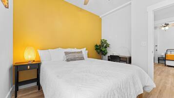 5 habitaciones, tabla de planchar con plancha y cuna de viaje