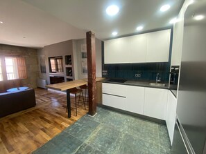 Private kitchen - Vive la Plaza Mayor, Salamanca: Exclusive duplex with 3 balconies overlooking the Plaza itself (Salamanca)
