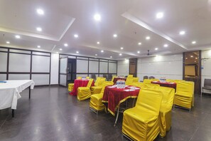 Dining - Anand Hotel With banquet hall Karol Bagh (Delhi)