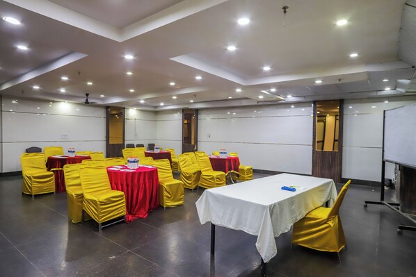 Meeting facility - Anand Hotel With banquet hall Karol Bagh (Delhi)