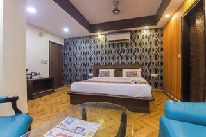 Deluxe Double or Twin Room, City View | Desk, laptop workspace, free WiFi - Anand Hotel With banquet hall Karol Bagh (New Delhi)