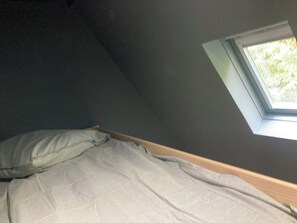 3 habitaciones, tabla de planchar con plancha y cuna de viaje