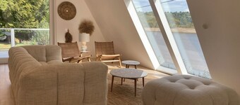 Maison du Lac, beautiful holiday home with private jetty!