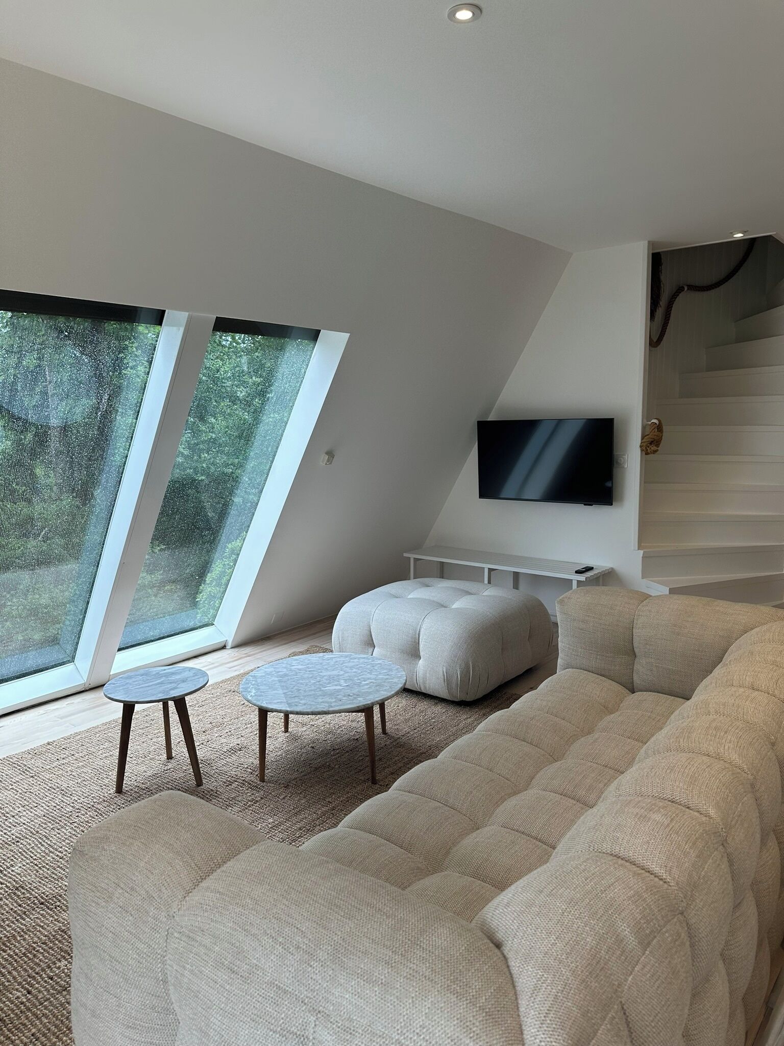 Télévision, table de tennis de table