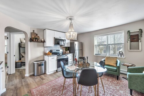 Welcome to The Steele Magnolia!! Completely renovated 2 bed/1ba which includes 1 queen and 1 twin XL bunk bed. We are located directly across the street from Von Stiehl Winery and are just a few minutes walk to Crescent Beach!