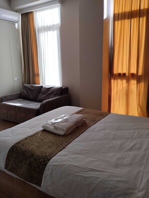 1 bedroom, iron/ironing board, free WiFi, bed sheets - Sola Urban Stay- Tbilisi (T'bilisi)
