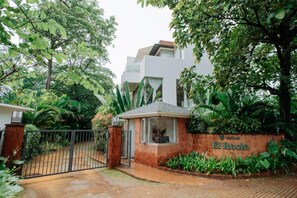 Premium villa, 2 slaapkamers, balkon, uitzicht op zwembad | Exterieur