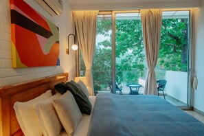 Premium villa, 2 slaapkamers, balkon, uitzicht op zwembad | Een strijkplank/strijkijzer, gratis wifi