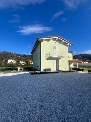 Exterior - Patrizia House - Apartments a few miles from the sea with the relaxation of the countryside (Toscana)