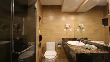 Jetted tub, hair dryer, bidet, towels