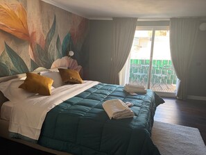 In-room safe, desk, blackout drapes, free WiFi - Zapata Relais (NA)