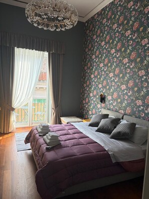 In-room safe, desk, blackout curtains, soundproofing - Zapata Relais (Naples)