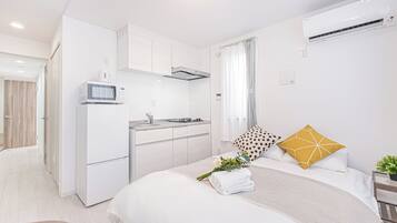 Laptop workspace, blackout drapes, iron/ironing board, free WiFi