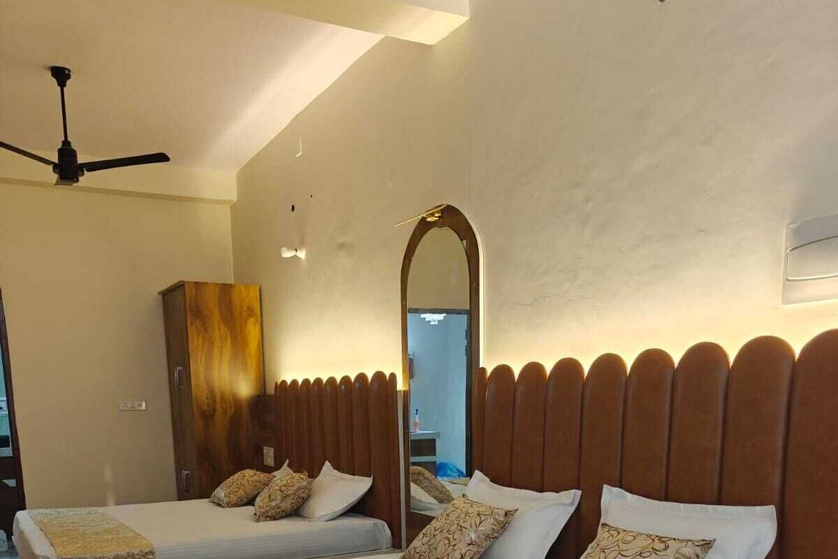 Deluxe Double Room, Non Smoking, City View | In-room safe, soundproofing, iron/ironing board (on request), free WiFi