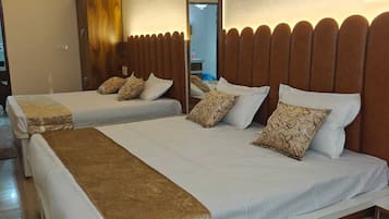 Dobbeltrom – deluxe, ikke-røyk, byutsikt | Safe på rommet, strykejern/-brett og wi-fi (inkludert)