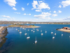 Marina - Cozy 2BR Bayfront Home | Patio + Water Views in Mission Beach (San Diego)