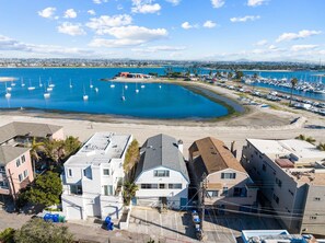 Marina - Cozy 2BR Bayfront Home | Patio + Water Views in Mission Beach (San Diego)