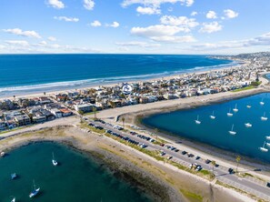 On the beach - Cozy 2BR Bayfront Home | Patio + Water Views in Mission Beach (San Diego)