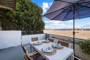 Outdoor dining - Cozy 2BR Bayfront Home | Patio + Water Views in Mission Beach (San Diego)