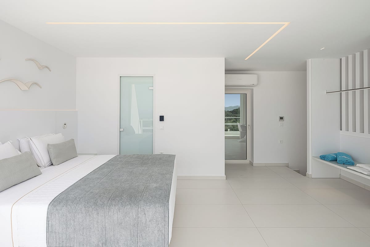 Egyptian cotton sheets, premium bedding, pillow-top beds, in-room safe