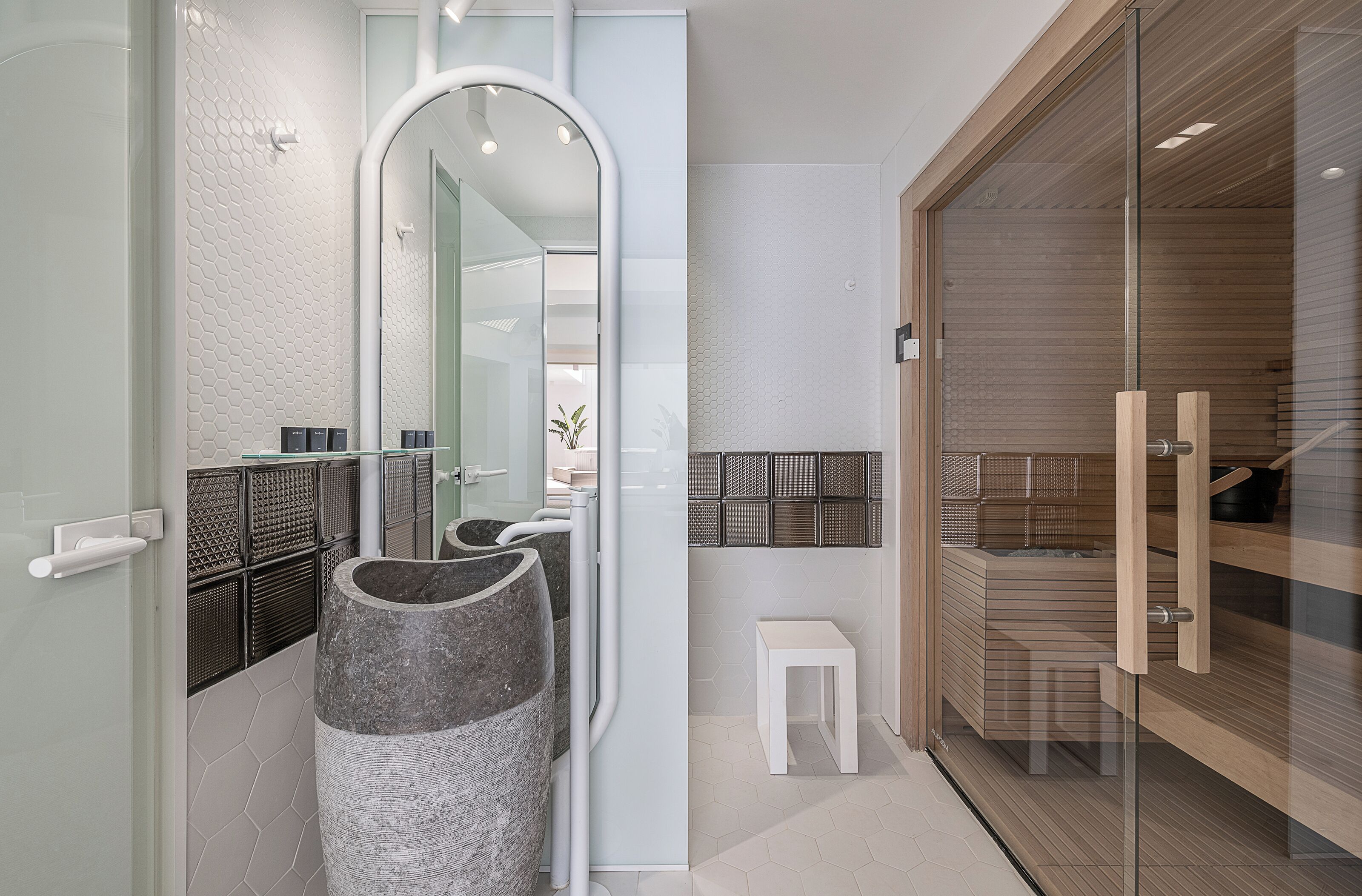 Couples treatment rooms, sauna, hot tub, steam room, Turkish bath