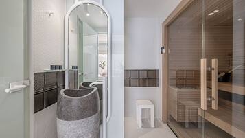 Couples treatment rooms, sauna, hot tub, steam room, Turkish bath