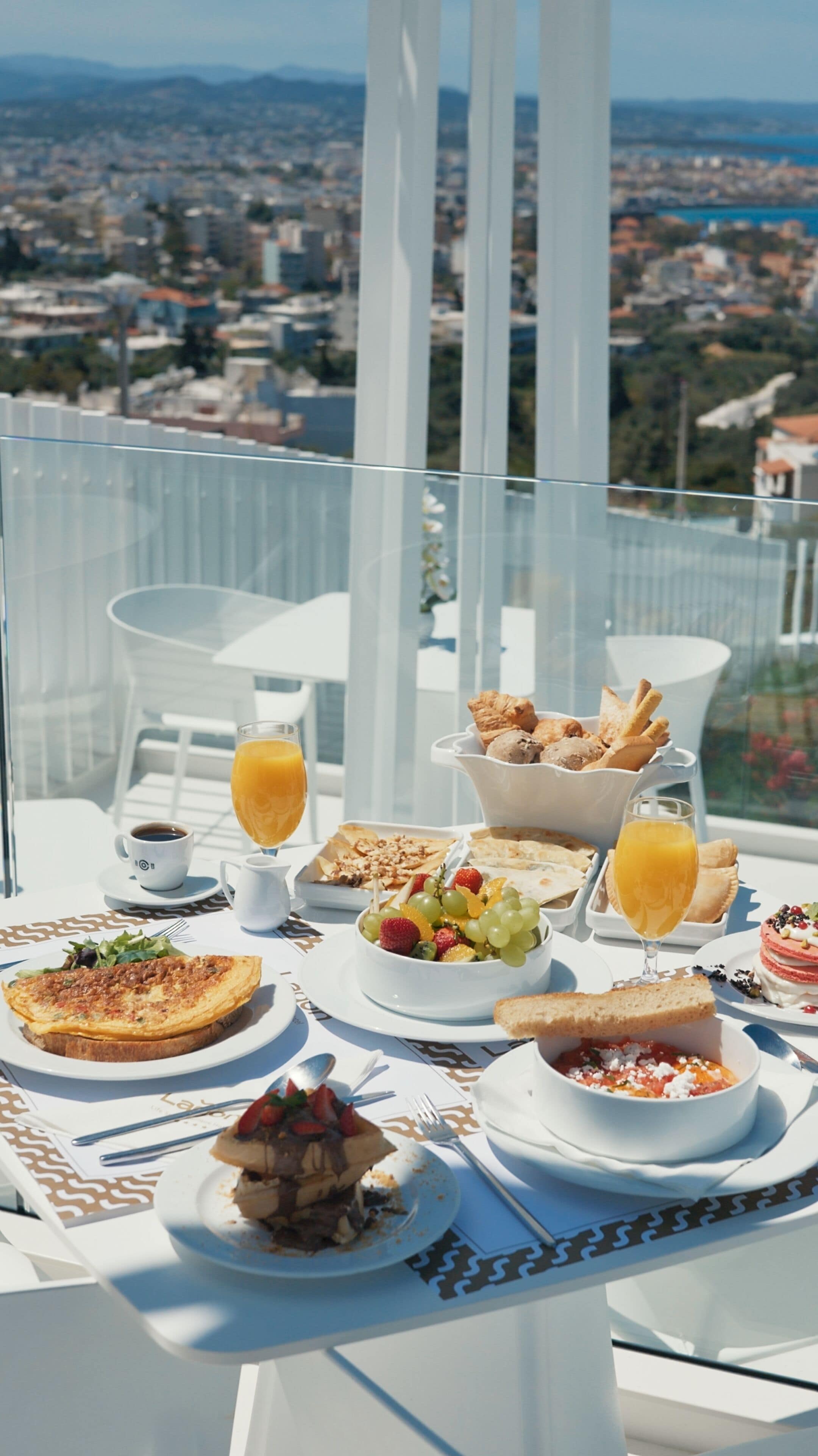Daily full breakfast (EUR 25 per person)