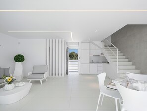 Téléviseur connecté de 55 po avec télévision par satellite