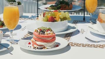 Daily full breakfast (EUR 25 per person)