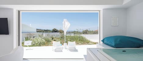 One-Bedroom Apartment with Garden View and Private Plunge Pool - Lower floor | Terrasse/gårdhave