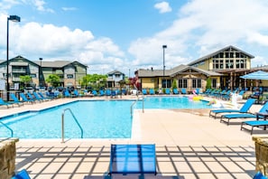 Outdoor pool - The Waverly (Newark)