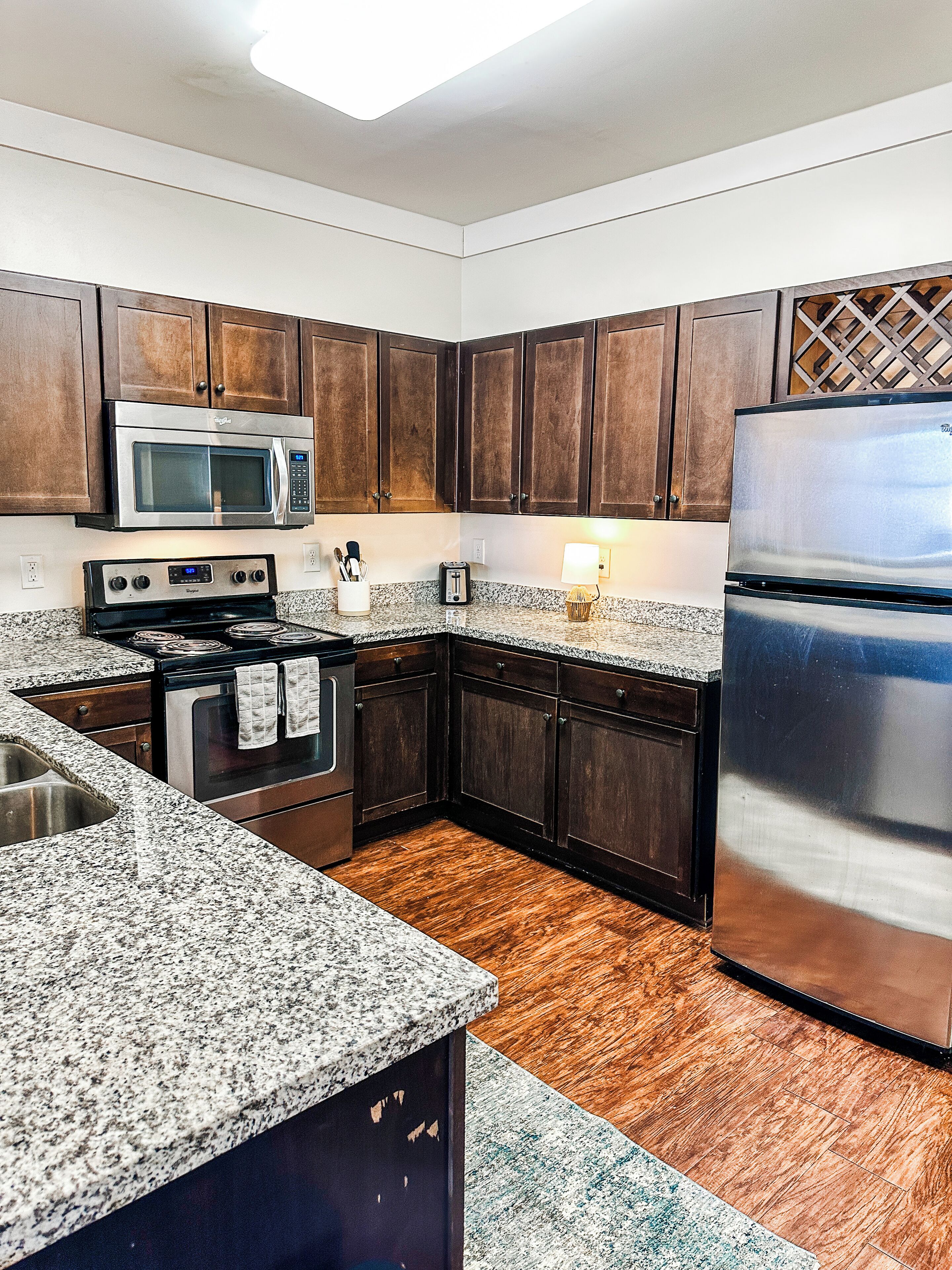 Signature Apartment, 4 Bedrooms, Pool Access | Private kitchen | Fridge, microwave, oven, stovetop