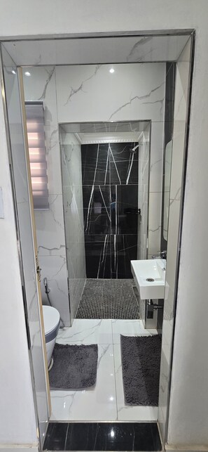 Standard-Doppelzimmer | Badezimmer