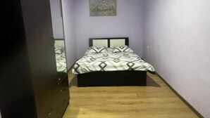 2 slaapkamers, een strijkplank/strijkijzer, internet, beddengoed