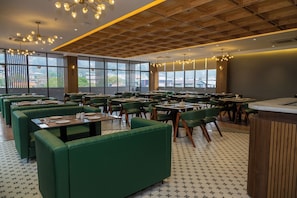 Restaurant - Hotel Vianta Jaigaon - Near Bhutan Border (Jaigaon)