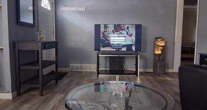 Delightful 3-bedroom bungalow in Flint perfect for your getaway