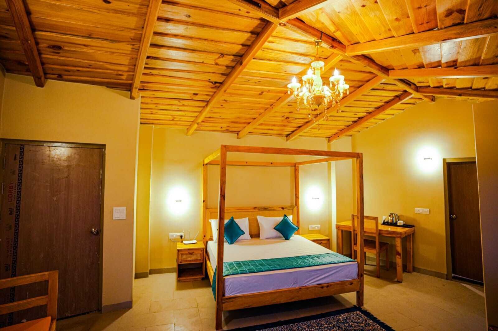 ดีลักซ์คอทเทจ | โต๊ะทำงาน, เตารีด/โต๊ะรีดผ้า