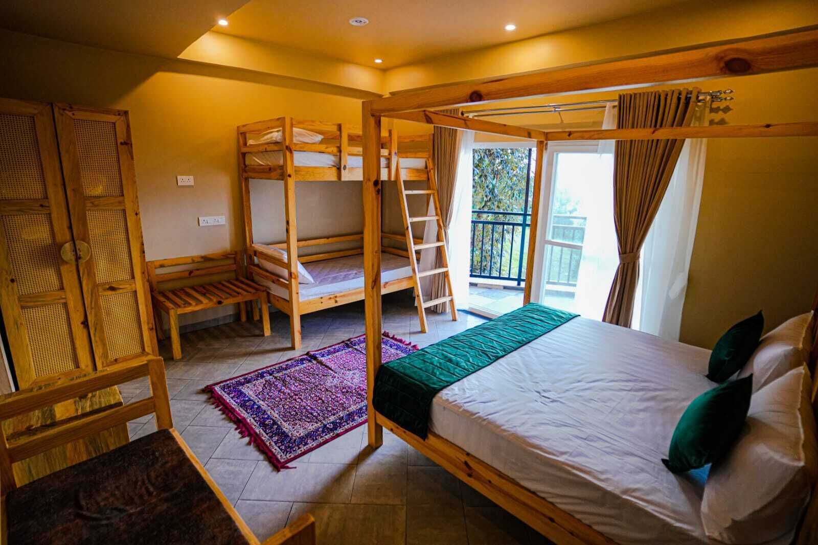 ห้องแฟมิลี่ | โต๊ะทำงาน, เตารีด/โต๊ะรีดผ้า