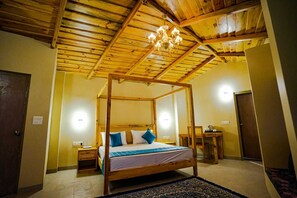 村舍, 山景 | 办公桌、熨斗/熨板